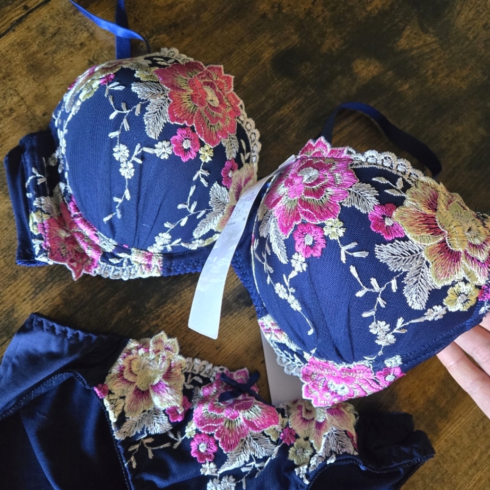 Japanese Brand embroidered colorful floral Bra set lingerie set 34C